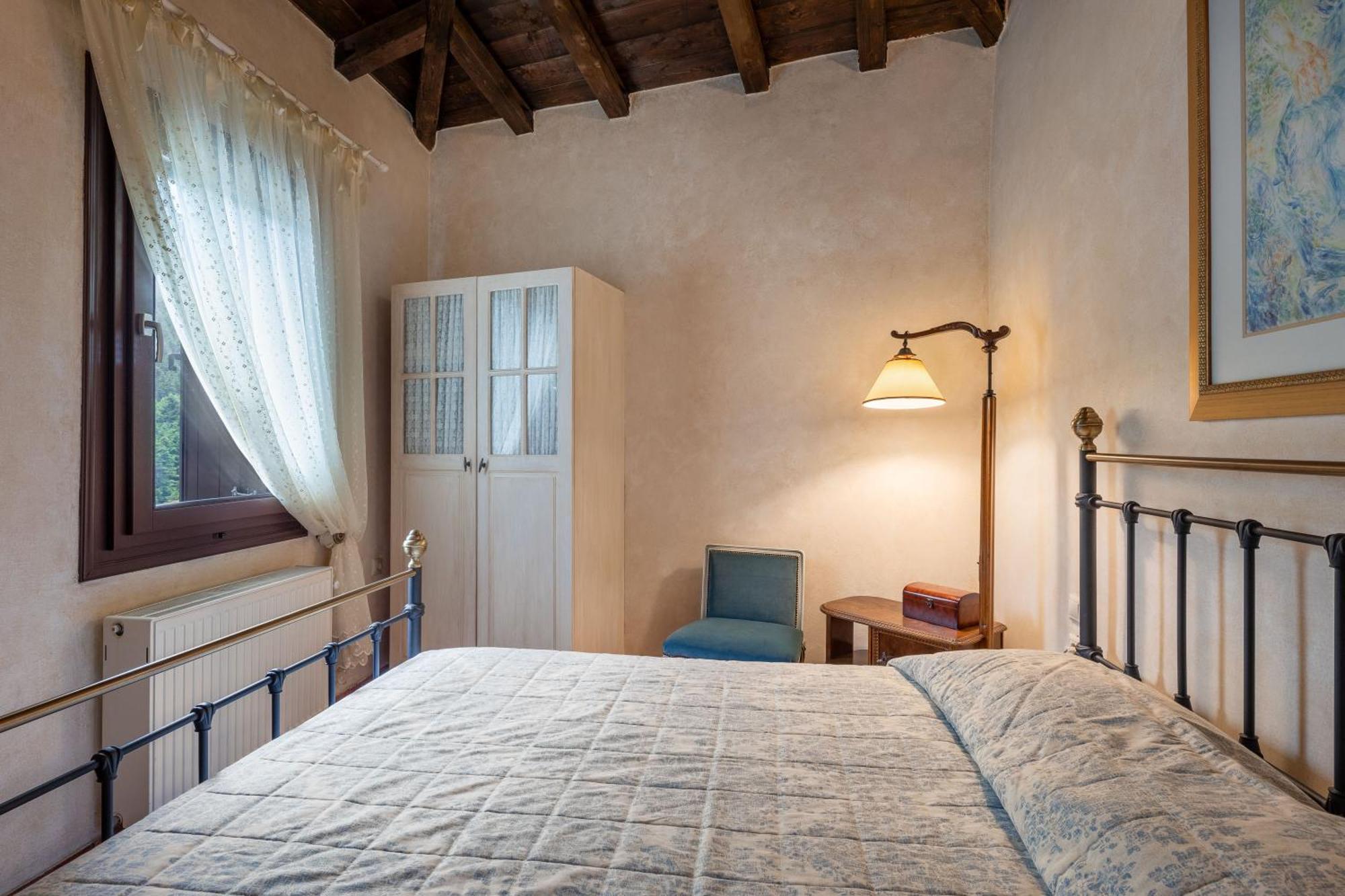 Ostra Menalon Luxury Suites Kardharás 外观 照片
