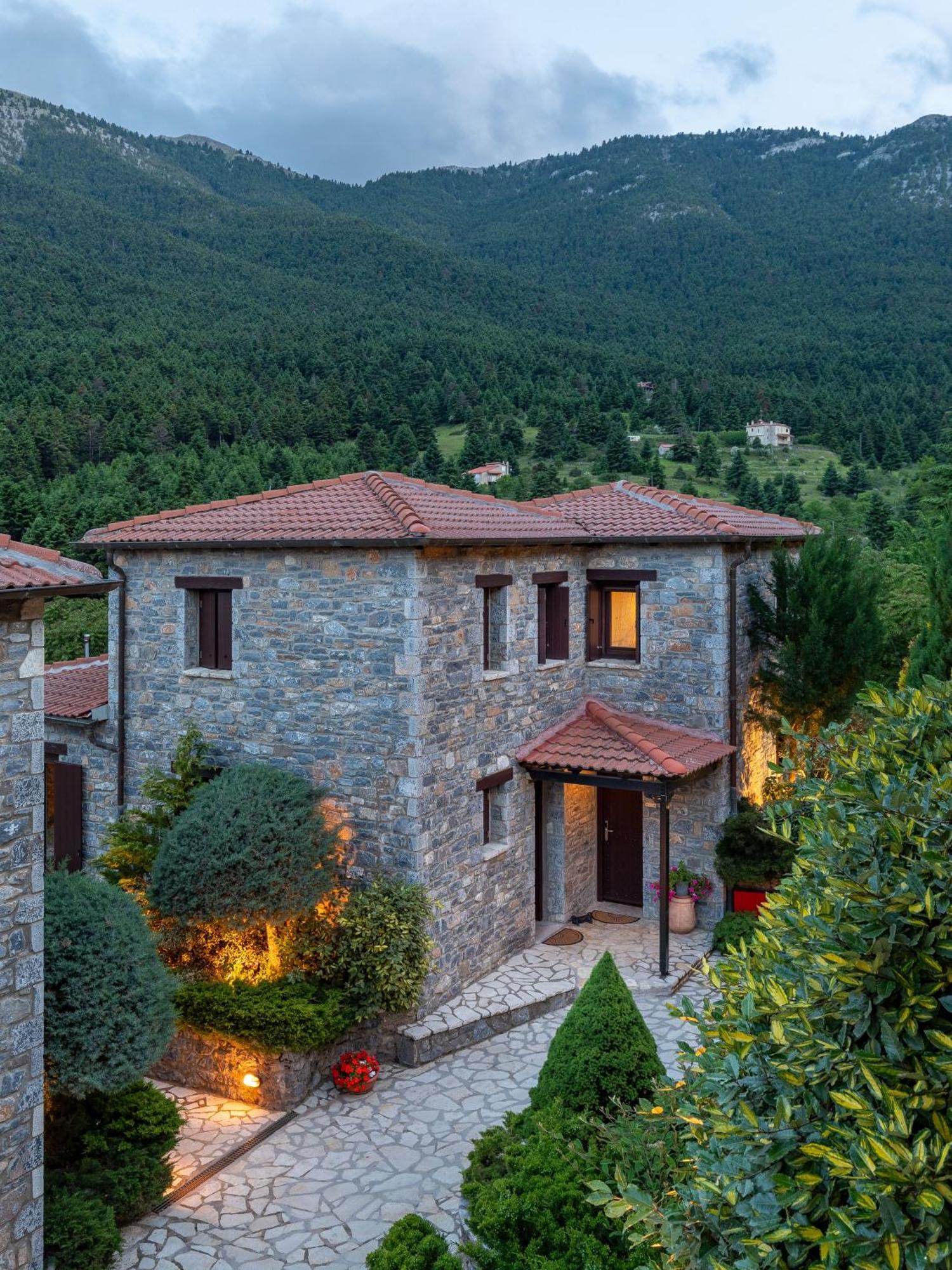Ostra Menalon Luxury Suites Kardharás 外观 照片