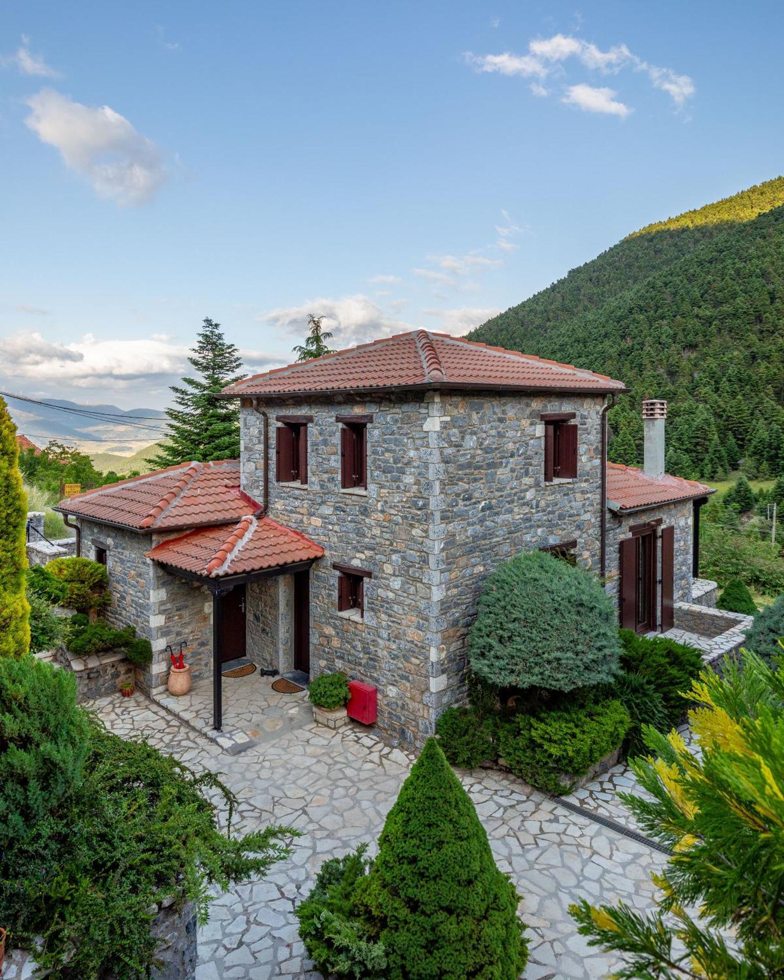 Ostra Menalon Luxury Suites Kardharás 外观 照片