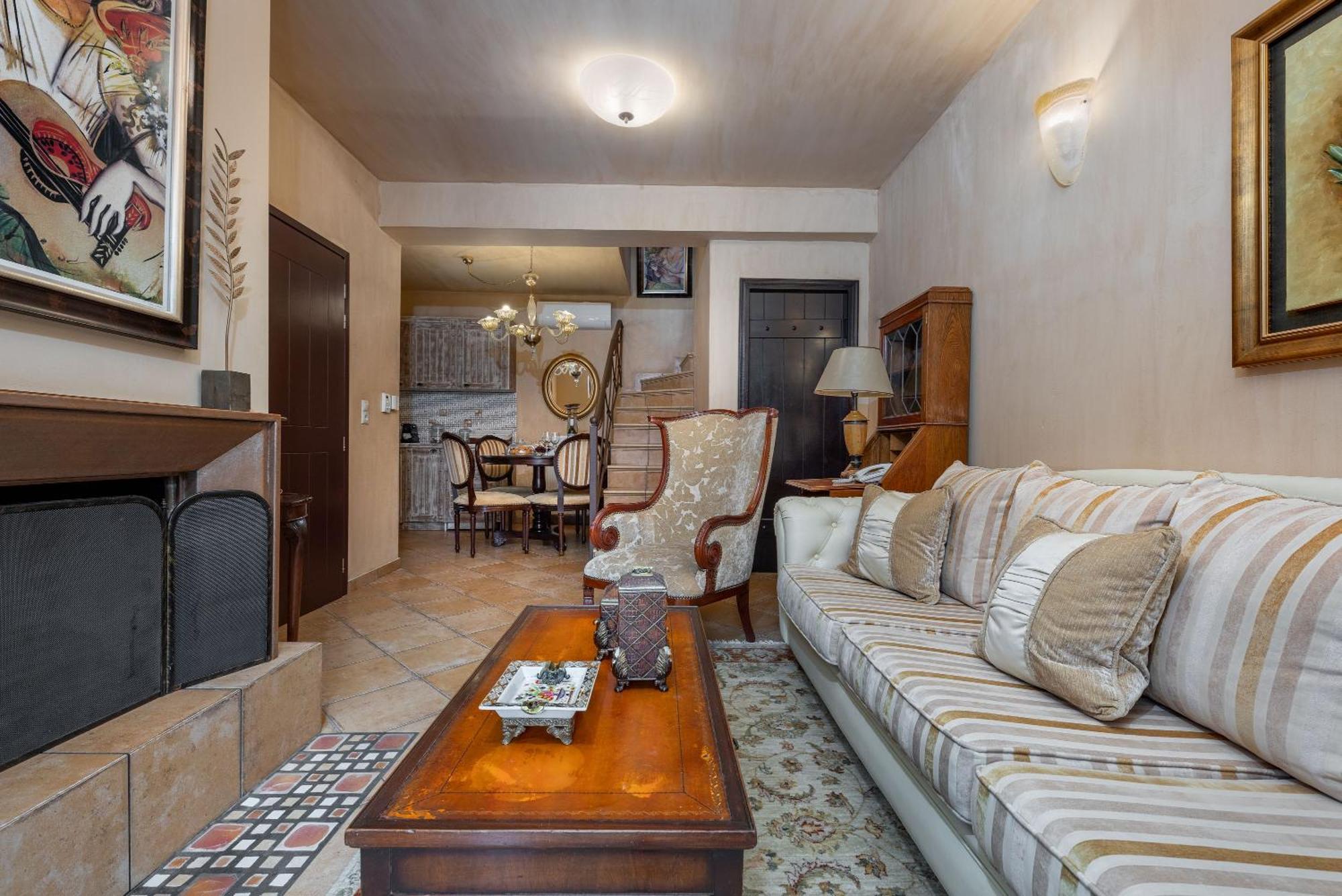 Ostra Menalon Luxury Suites Kardharás 客房 照片