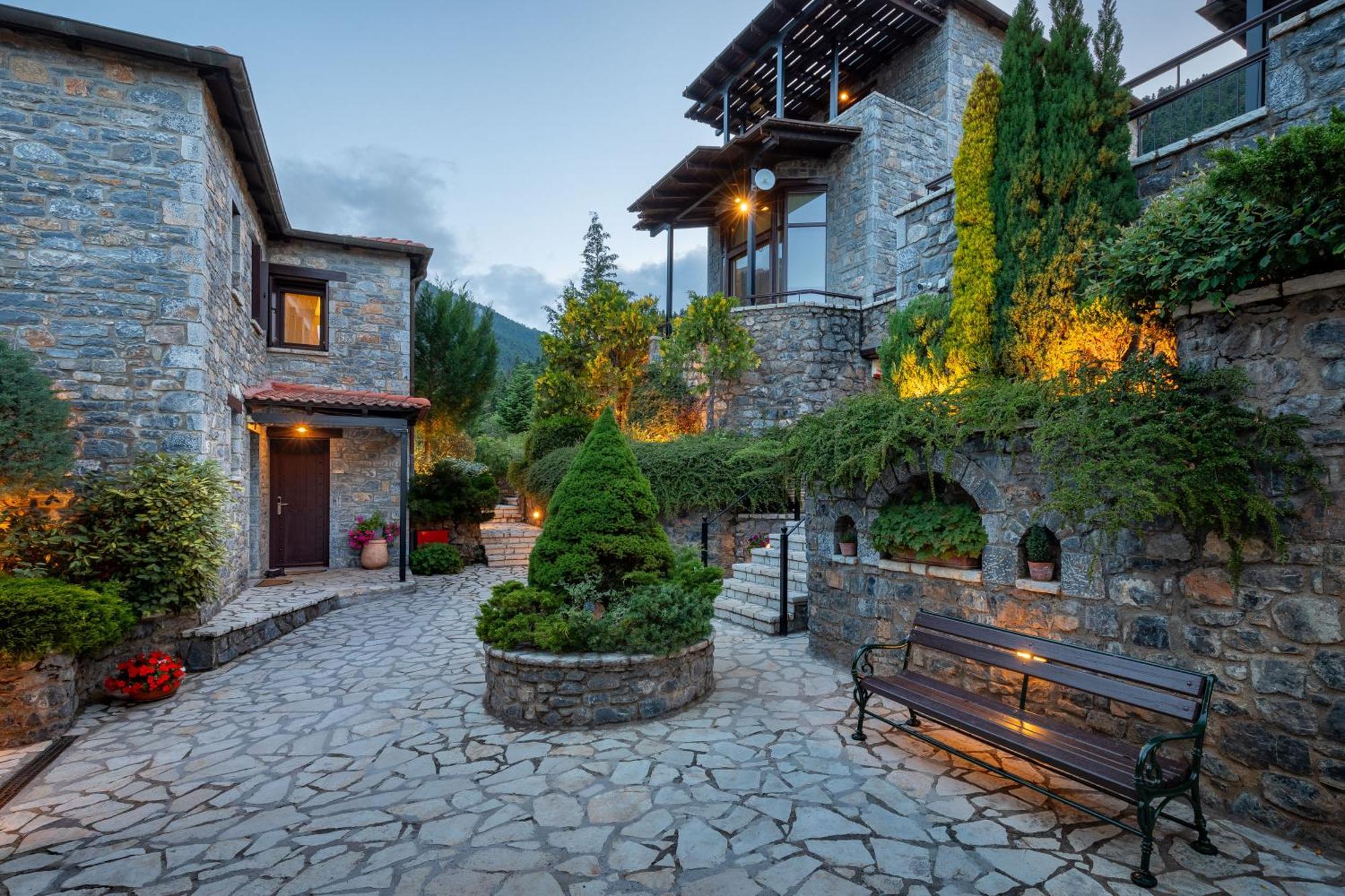 Ostra Menalon Luxury Suites Kardharás 外观 照片