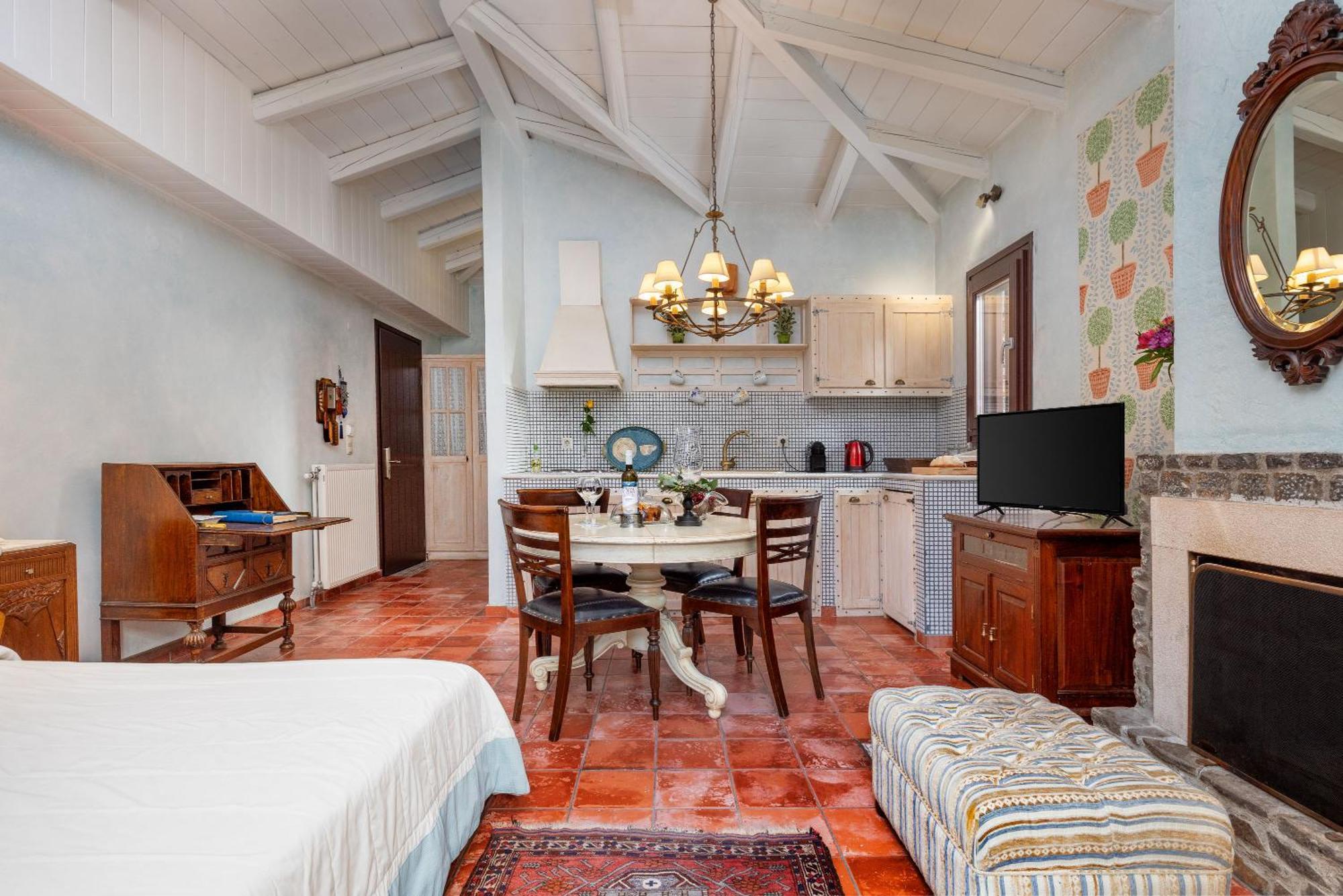Ostra Menalon Luxury Suites Kardharás 外观 照片