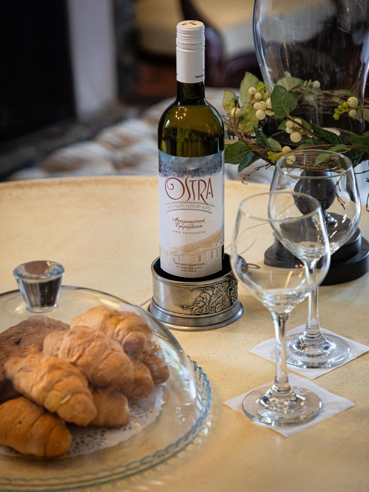 Ostra Menalon Luxury Suites Kardharás 外观 照片